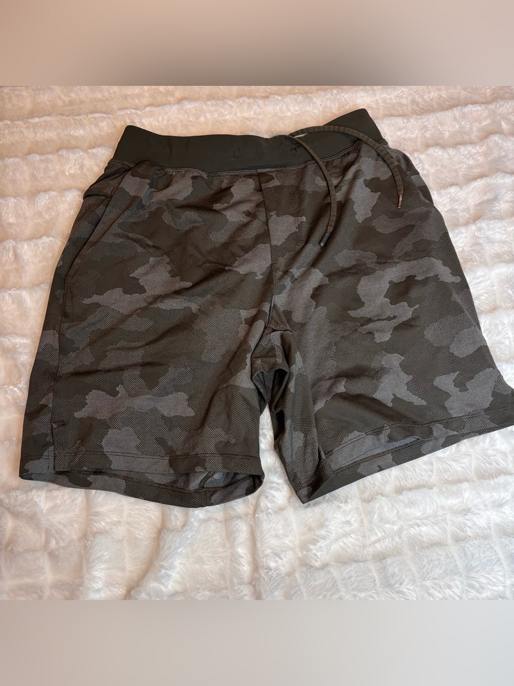 Lululemon T.H.E. Linerless Short 9" Variegated Mesh Camo Max Dark Olive Men's S